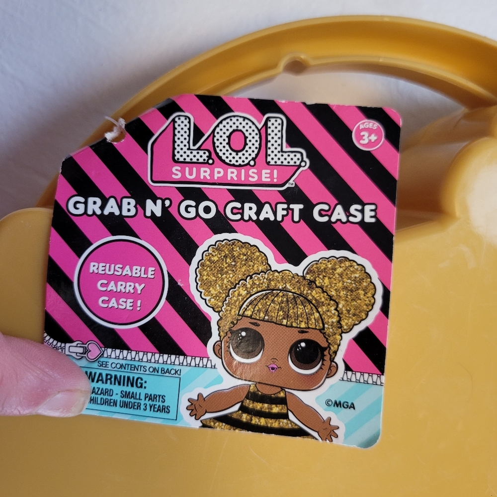 L.O.L. Surprise! Doll Face Kids Carry Case - Brown and Gold - Picture 5 of 6